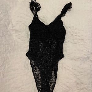 H&M LACE BODYSUIT